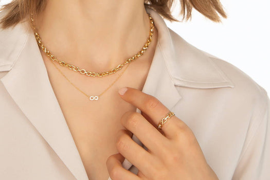 The Promise Ring’s Meaning: History, Symbolism, & When to Gift These Timeless Tokens of Love