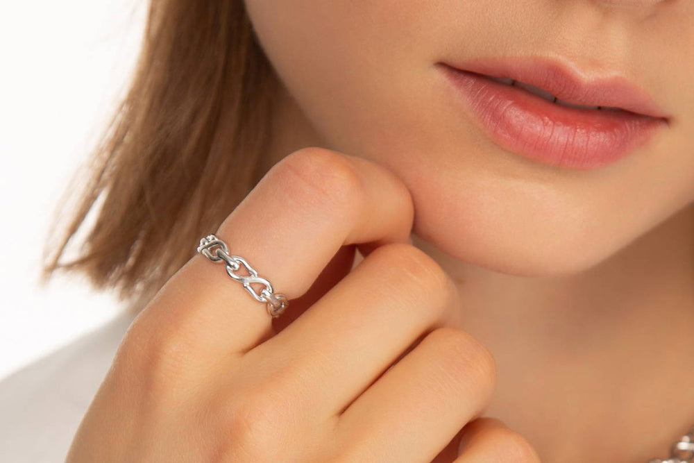 25th Wedding Anniversary Gift Guide: The Significance of the Silver Anniversary
