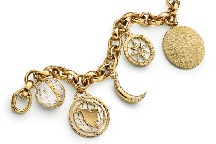 Vintage Chanel turn lock CC chain bracelet. Must have 90s jewelry. Large CC  motif. 041204ra1. Thick chain bracelet.