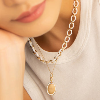 “muse” 18K Gold Oval Pendant Necklace