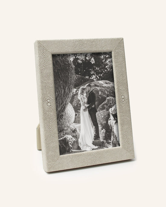 Cream Leather Embossed Stingray Photographer's Molding Frame
